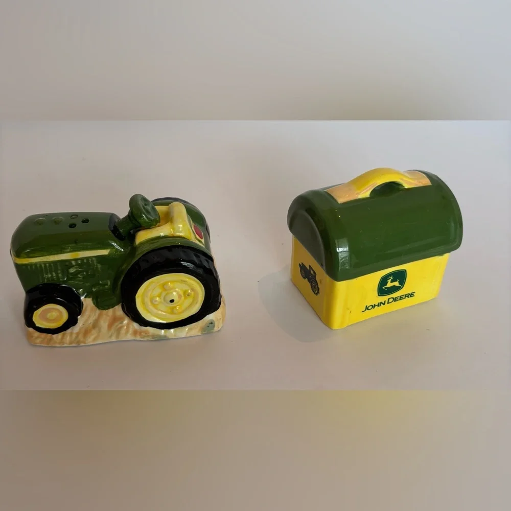 John Deere Tractor & Lunchbox Salt & Pepper  Set